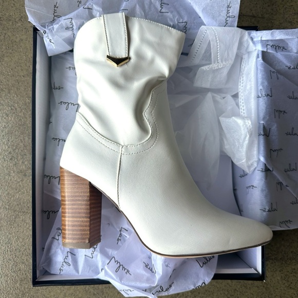 New Lulus Taryne White Pointed Toe Ankle Western Booties - Picture 3 of 8